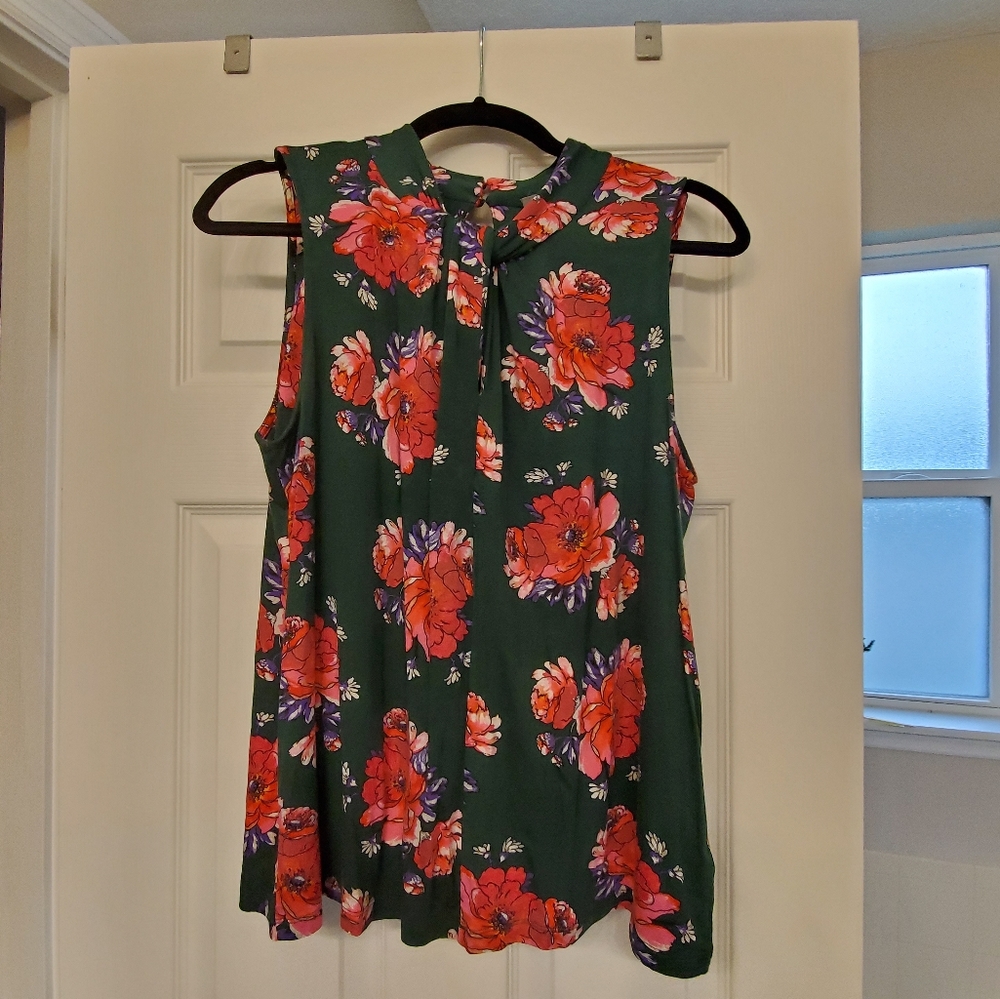Anthropologie green pink rose keyhole top Medium
